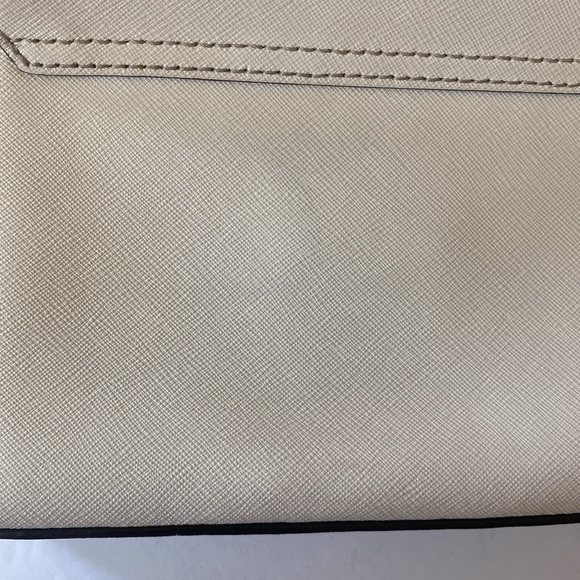 Kate Spade cream colored Crossbody bag. - Picture 7 of 13